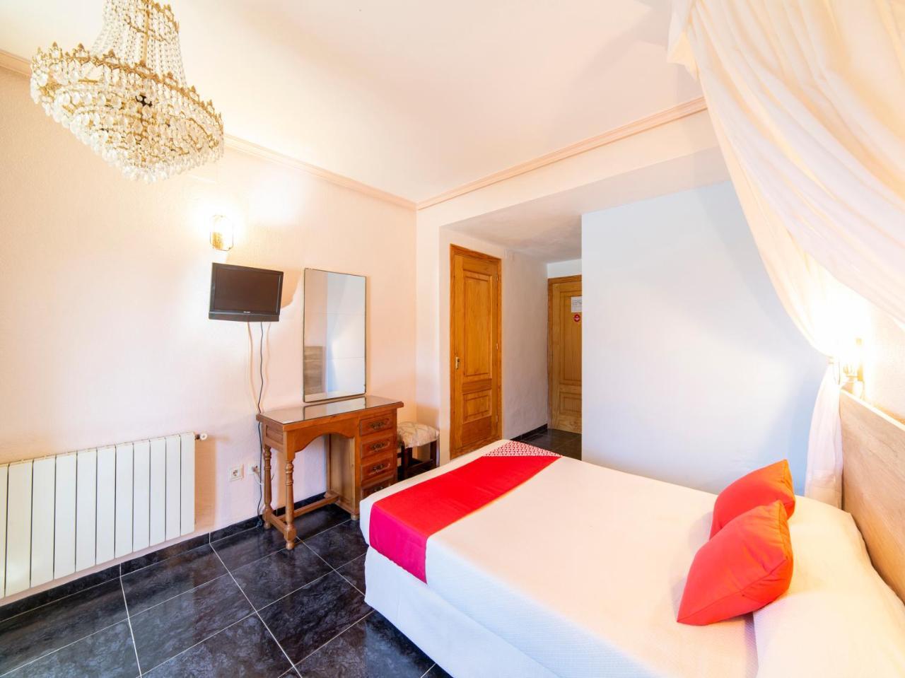 Hotel El Prado By Vivere Stays Carrascosa del Campo Luaran gambar