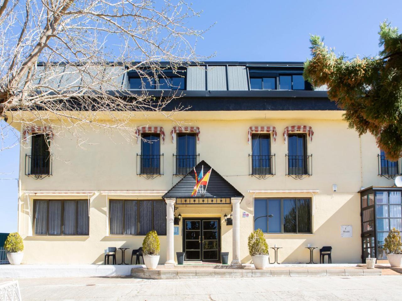 Hotel El Prado By Vivere Stays Carrascosa del Campo Luaran gambar