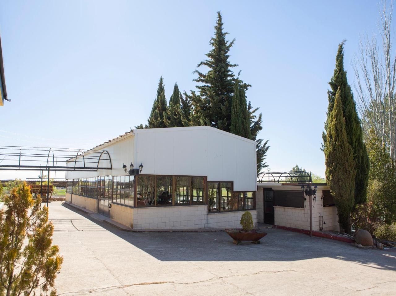 Hotel El Prado By Vivere Stays Carrascosa del Campo Luaran gambar