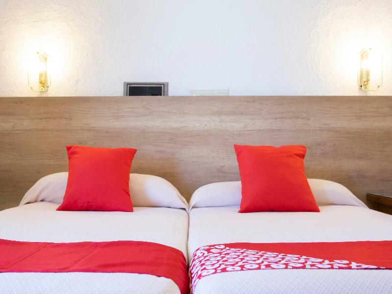 Hotel El Prado By Vivere Stays Carrascosa del Campo Luaran gambar